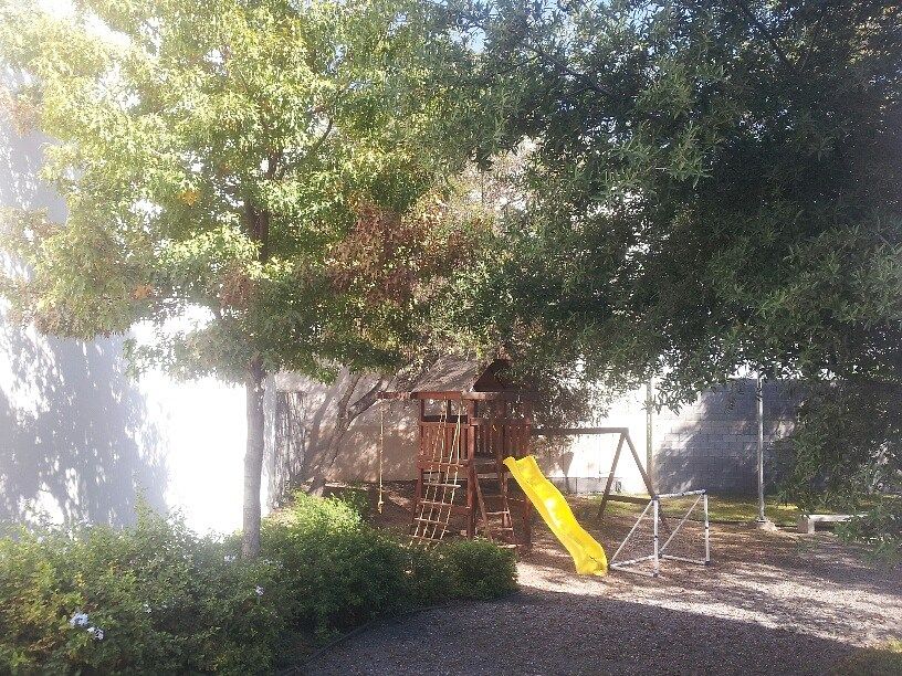 11 de 11: Parque a un lado de la casa. Sin cruzar calle.