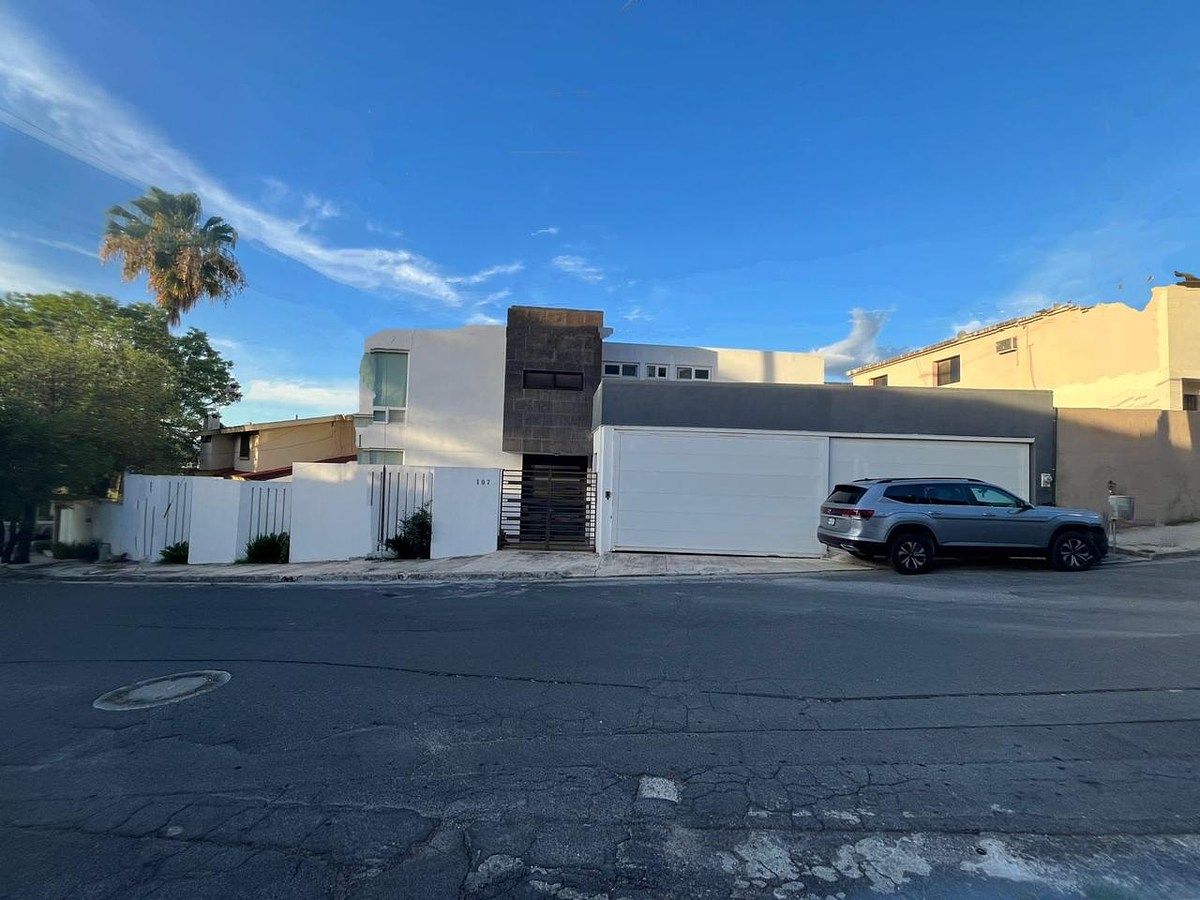 1 de 28: Fachada 28 m frente