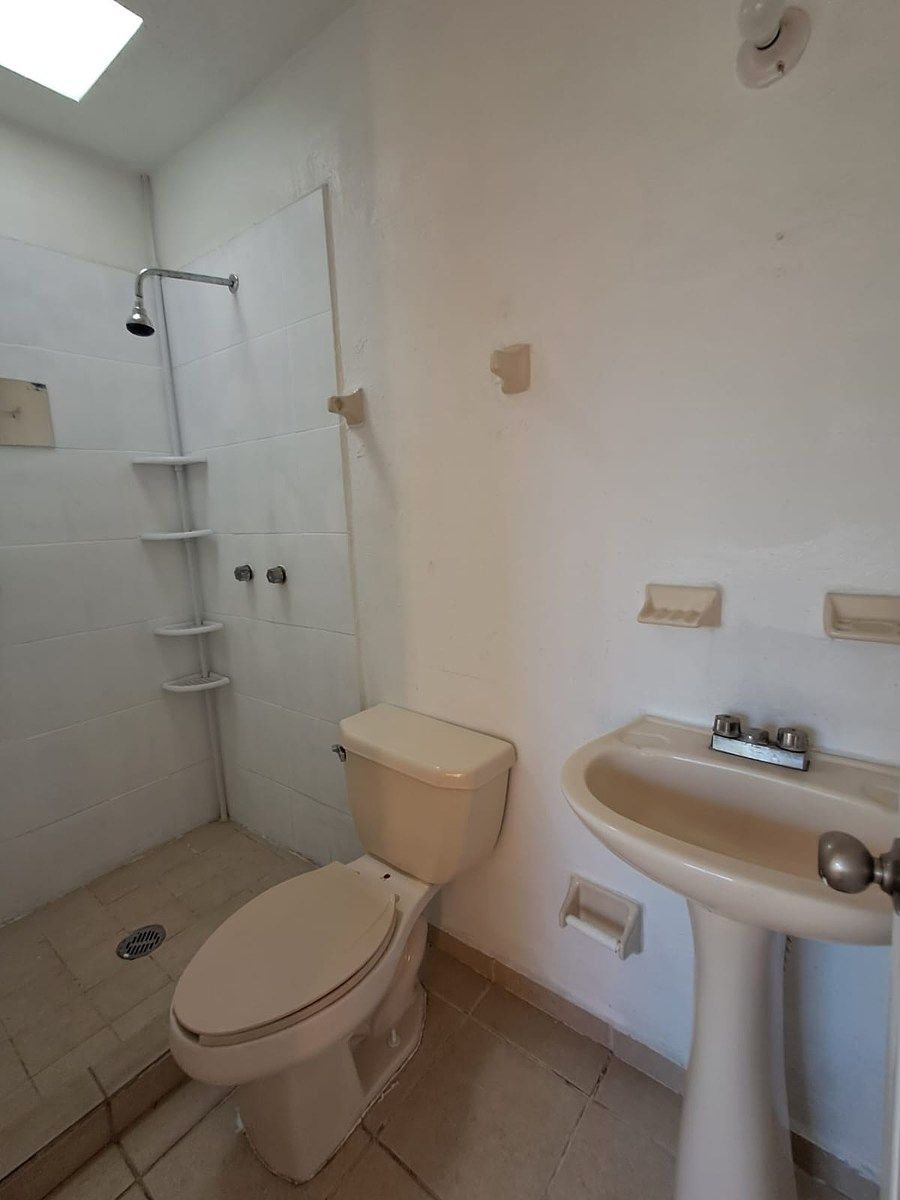 17 de 28: BAÑO CUARTO PRINCIPAL