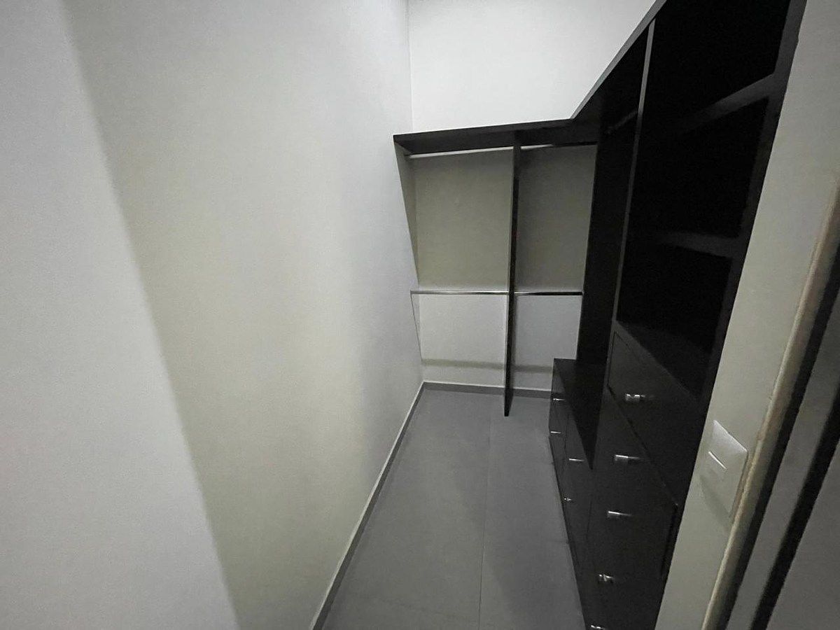 4 de 10: Closet habitación principal