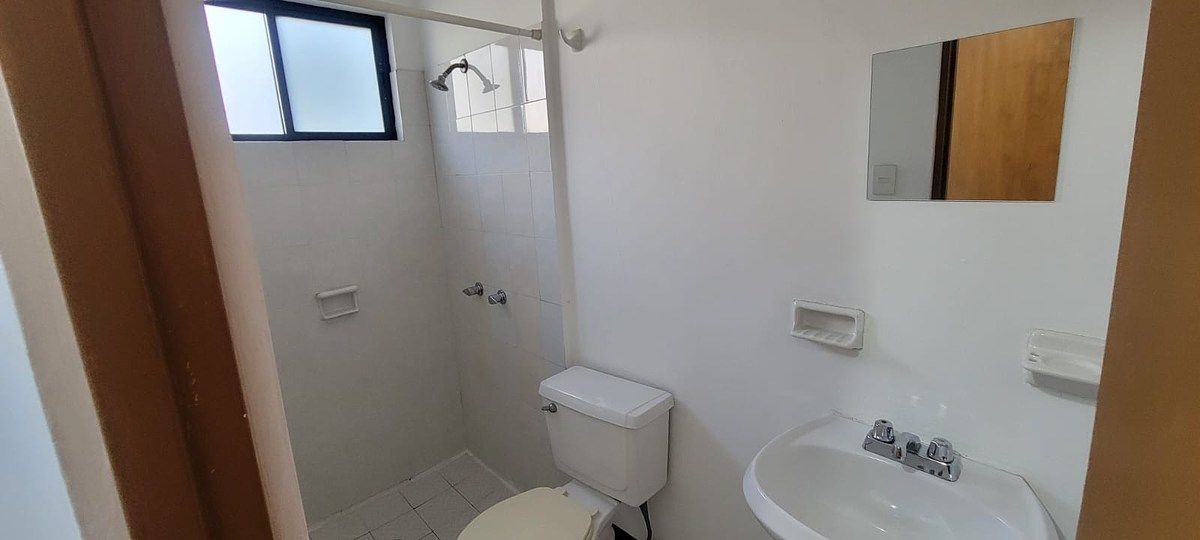 15 de 15: Baño cuarto servicio