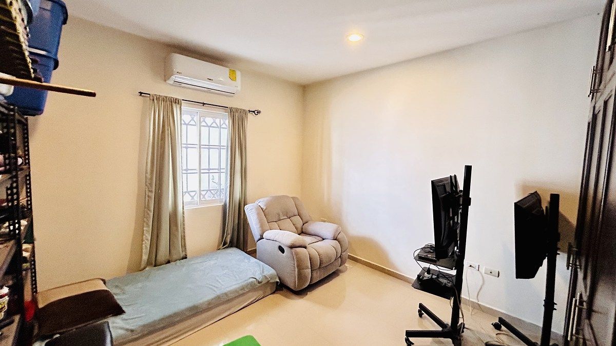 6 de 10: Recámara 3 con clóset y minisplit