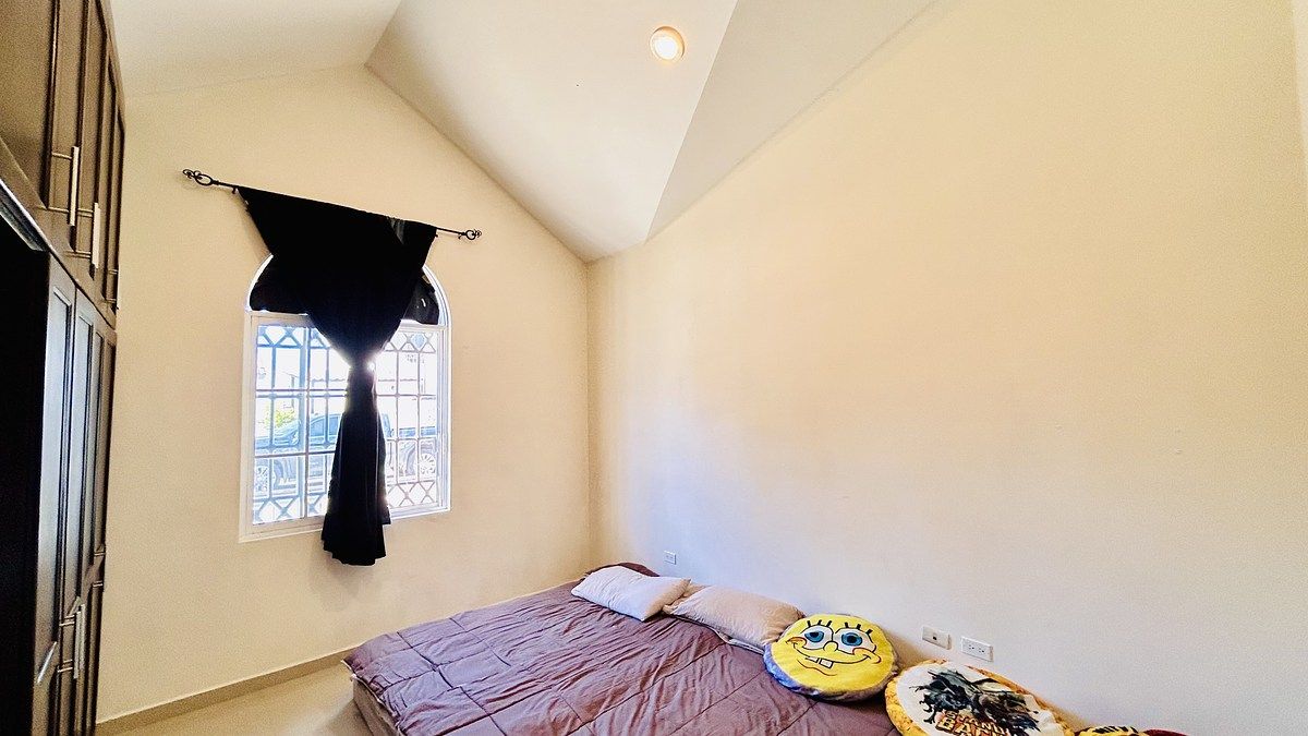 7 de 10: Recámara  2 con clóset y minisplit