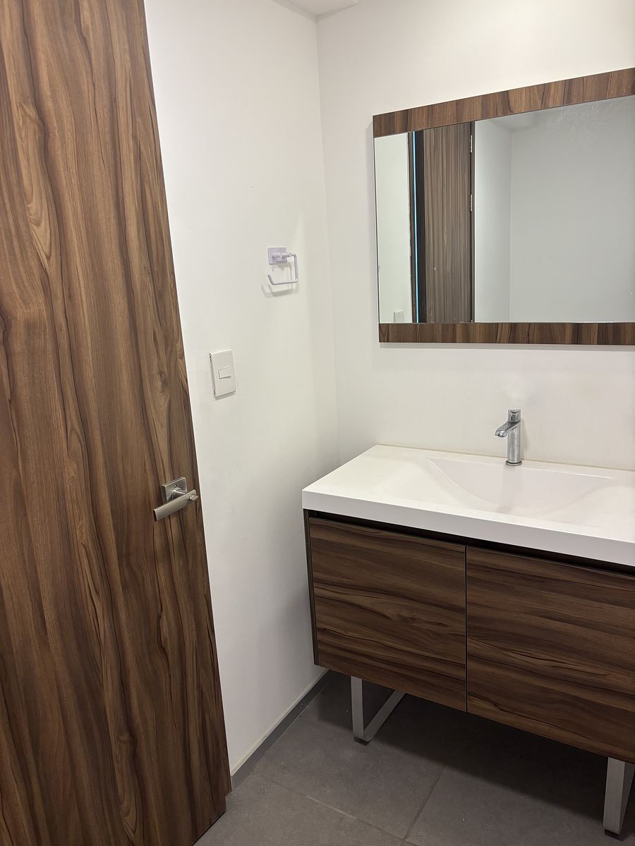 14 de 25: Medio Baño