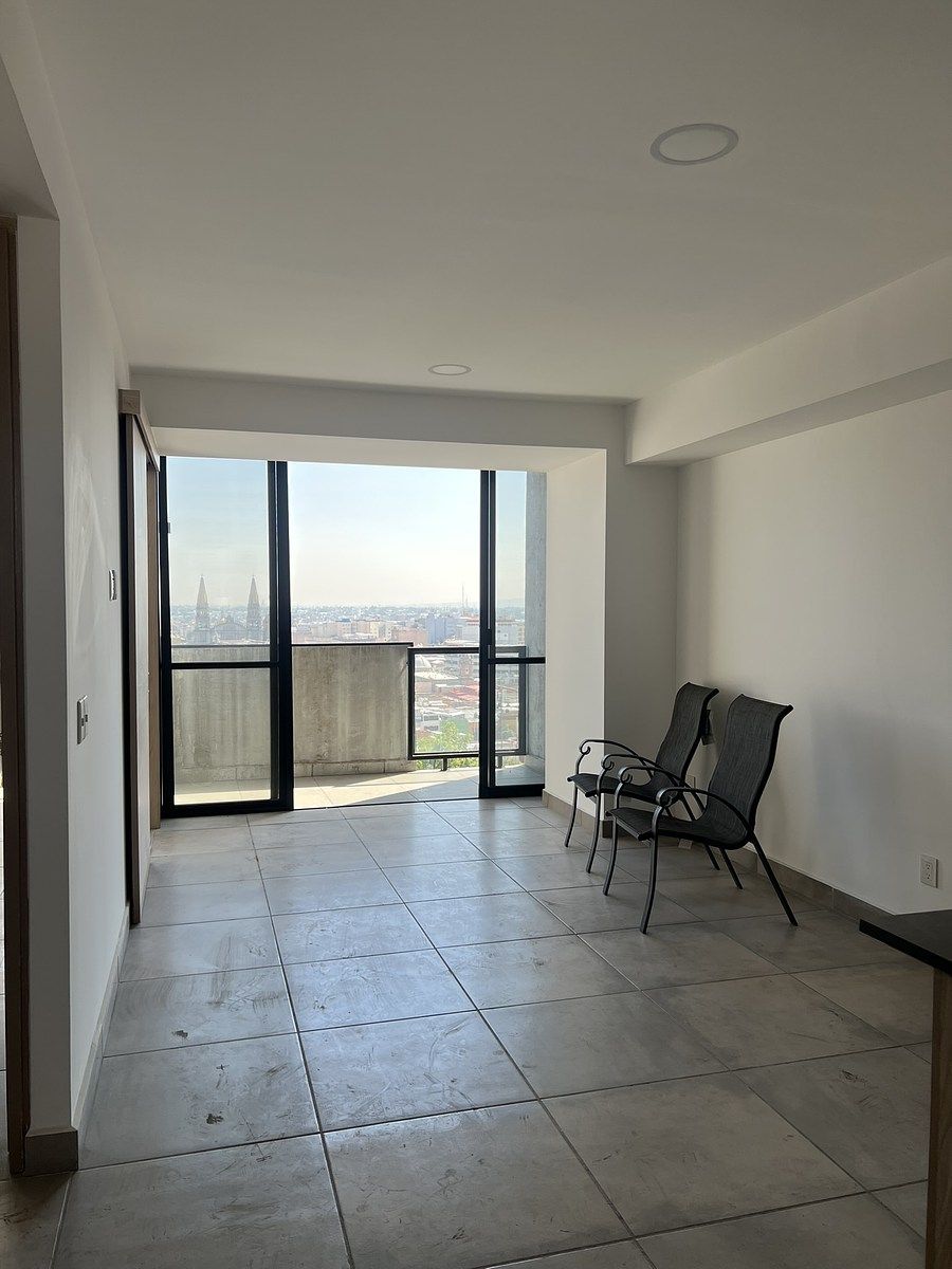 6 of 21: Sala Comedor