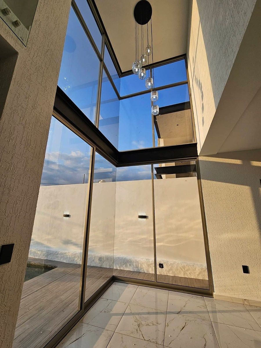 5 de 9: Techo doble altura en sala