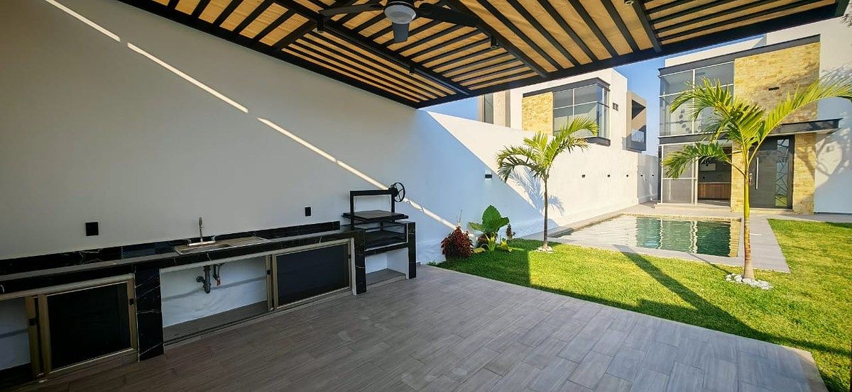 8 de 9: Palapa techada com barra, tarja, alberca