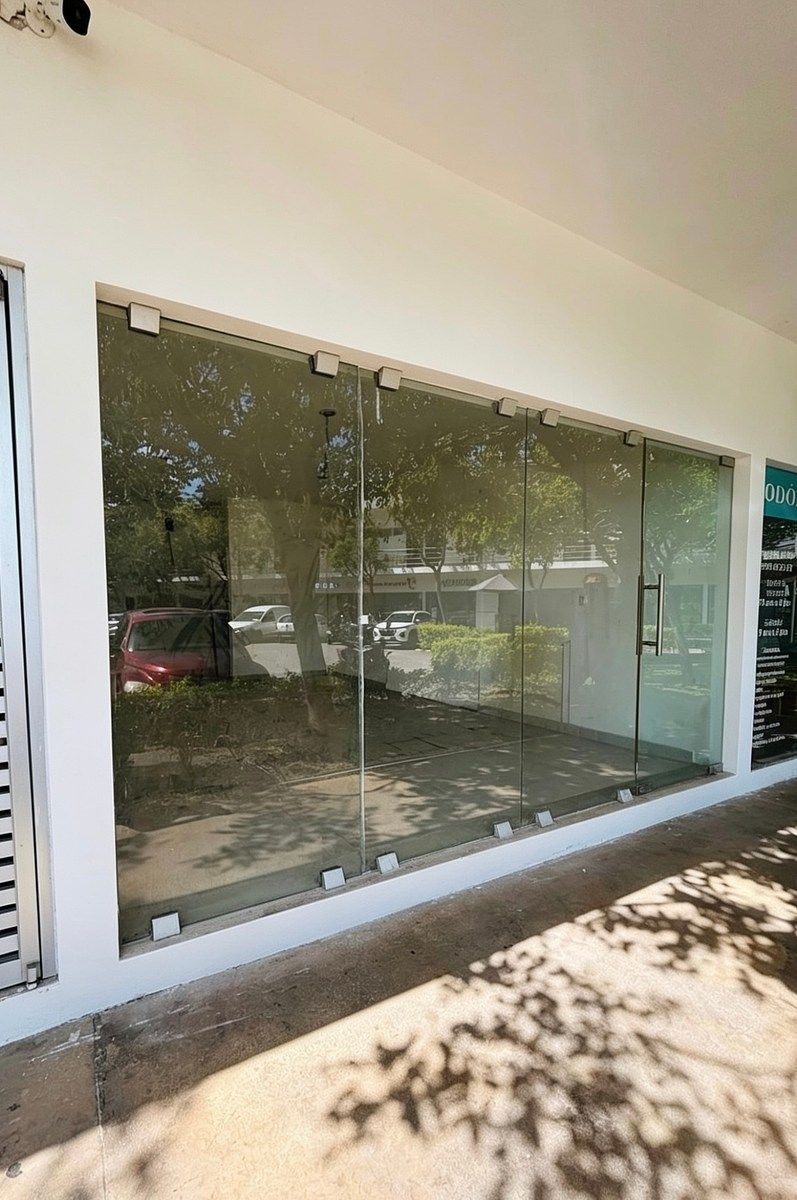 LOCAL DE 32M2 NA PRAÇA SOBRE A AVENIDA, ZONA NORTE MERIDA, foto 1 de 11