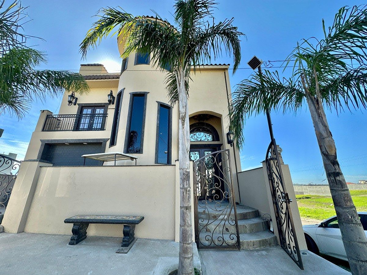 House for Sale 4 bedrooms with private cinema and roof garden