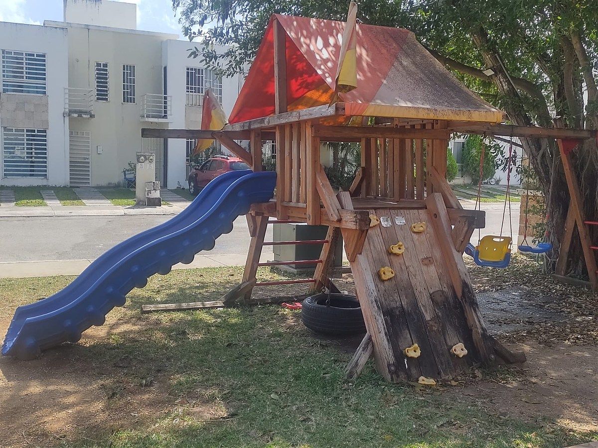 21 of 25: Área de juegos