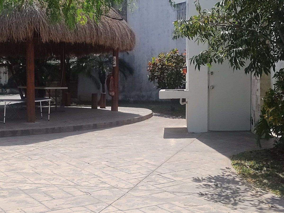 24 of 25: Baño Palapa