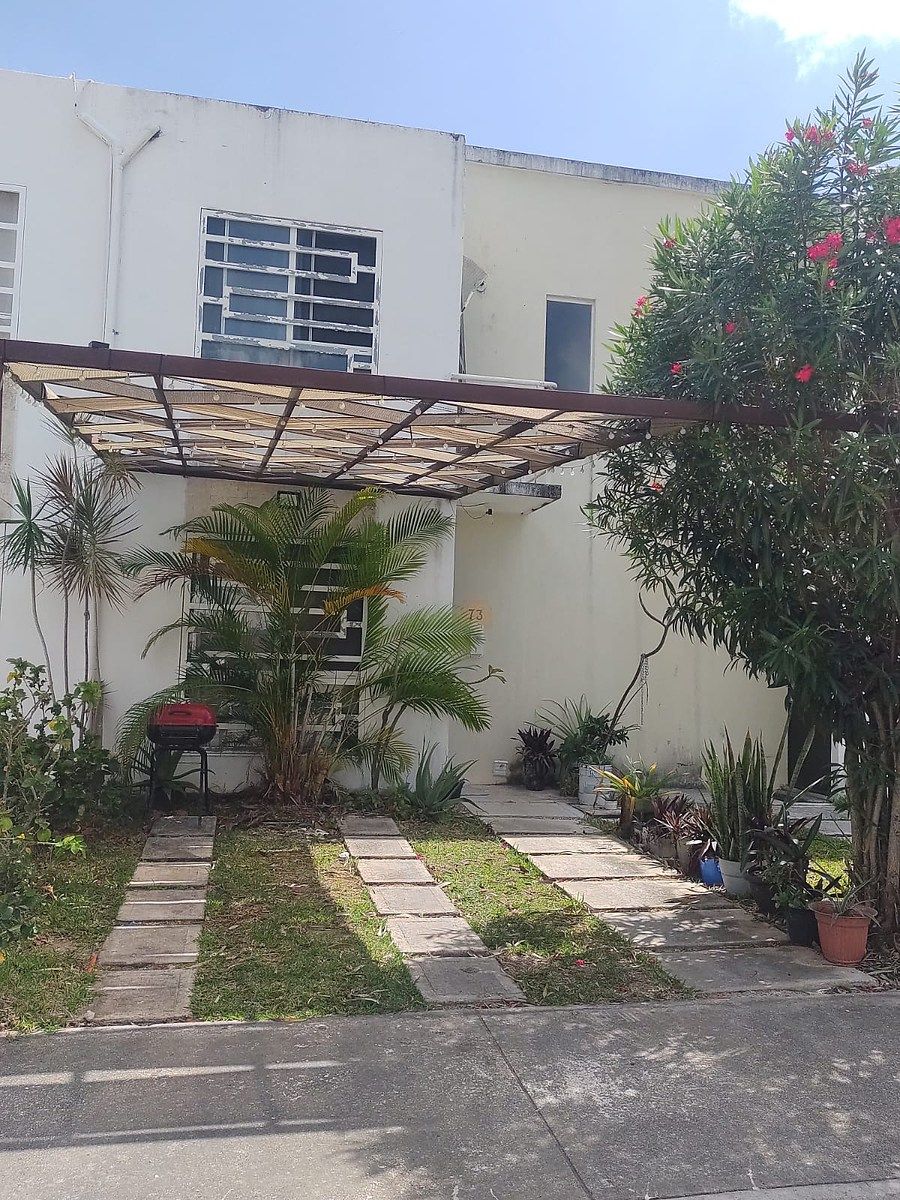 1 of 25: Fachada - estacionamiento