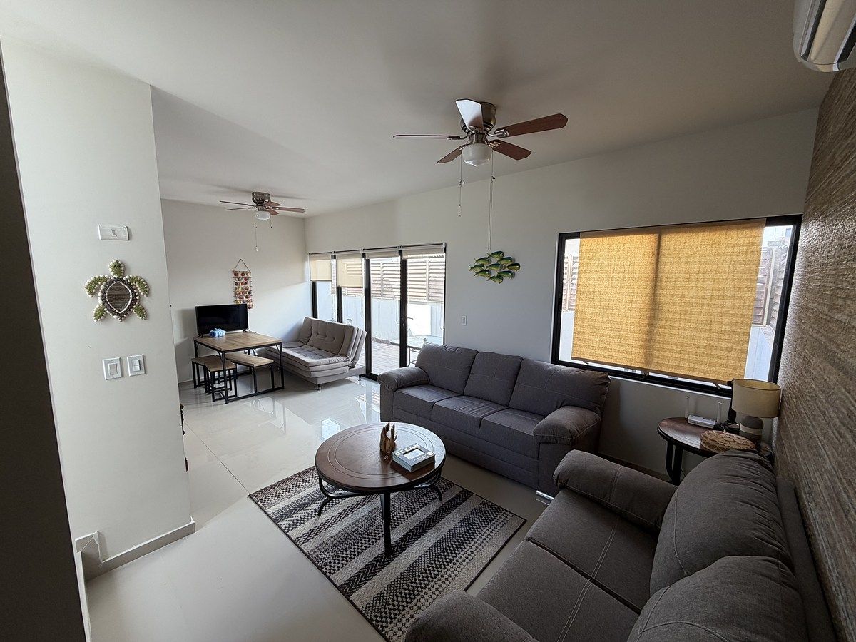 2 de 18: AREA DE SALA COMEDOR