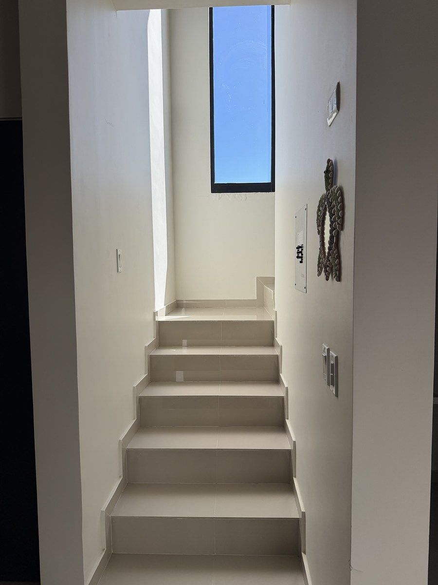 8 de 18: AREA DE ESCALERAS