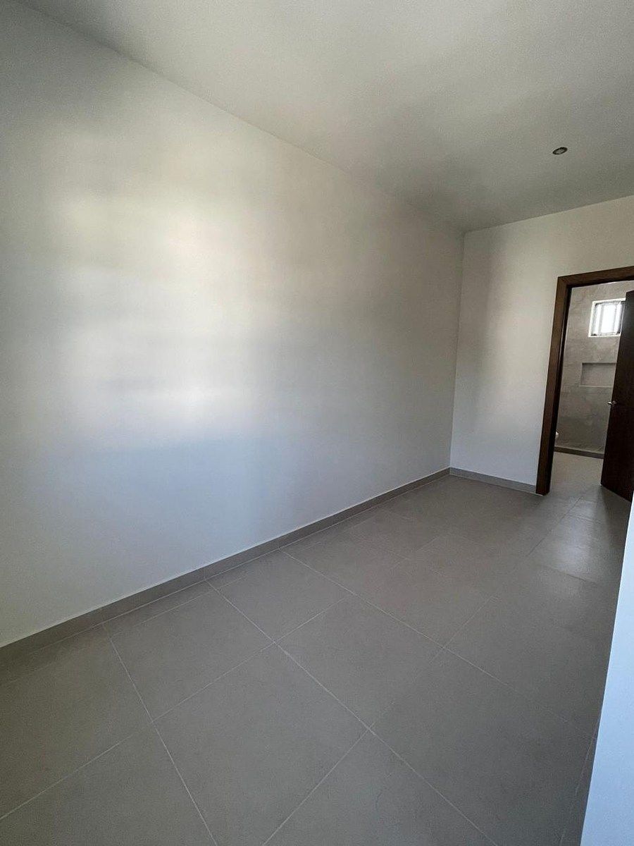 7 of 14: Vestidor y baño de la recamara principal