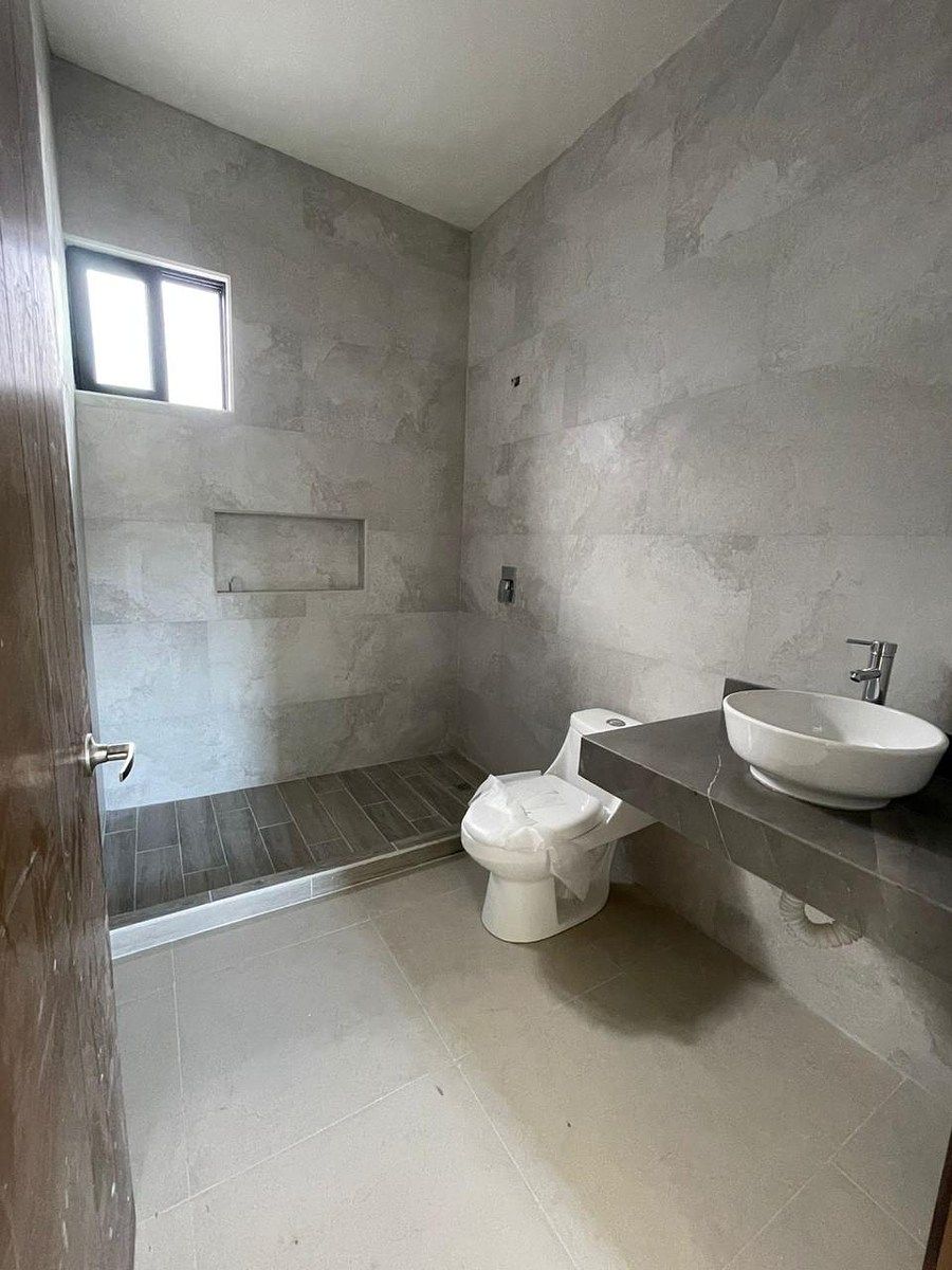 12 of 14: Baño compartido