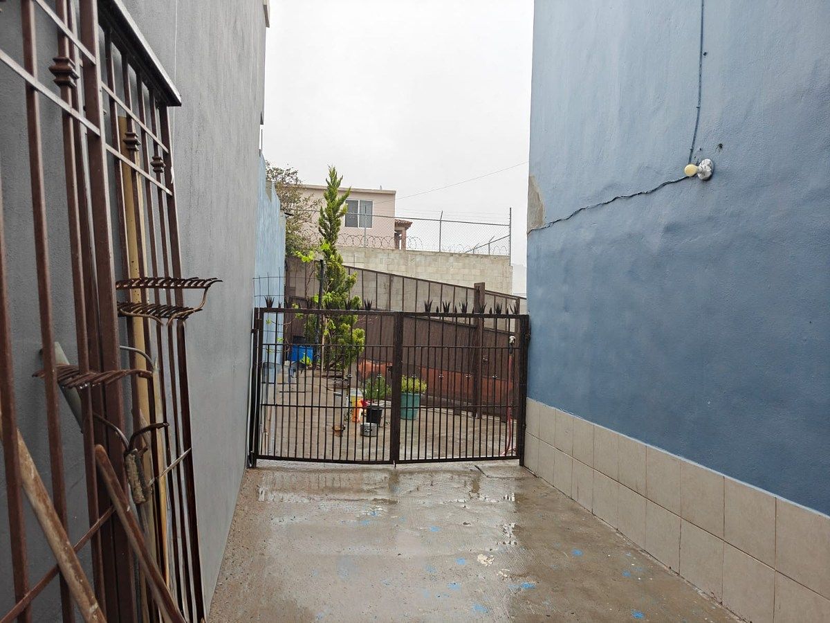 3 de 10: PASILLO LATERAL