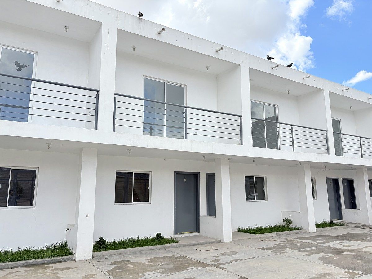 3 de 21: Fachada 7 Casas en Condominio