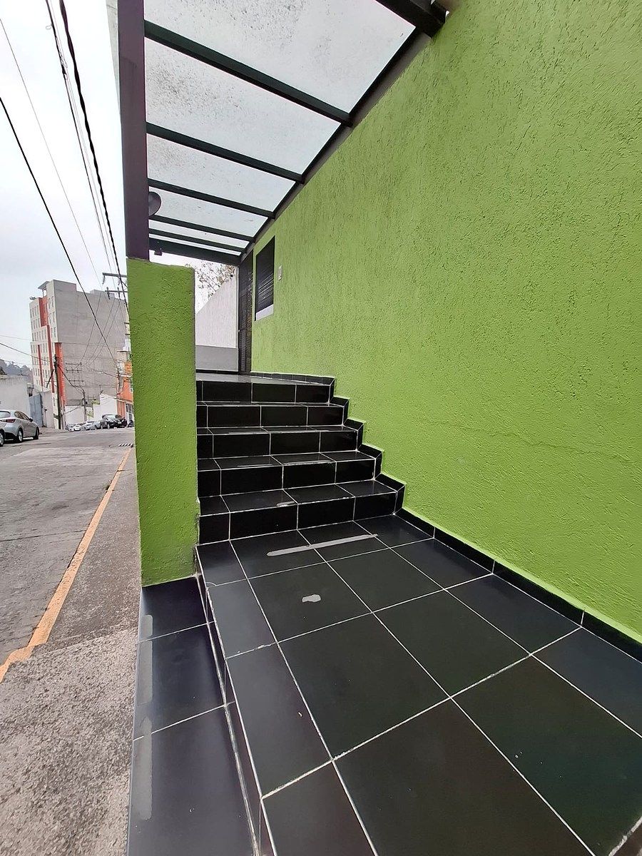 16 de 16: Entrada al edificio