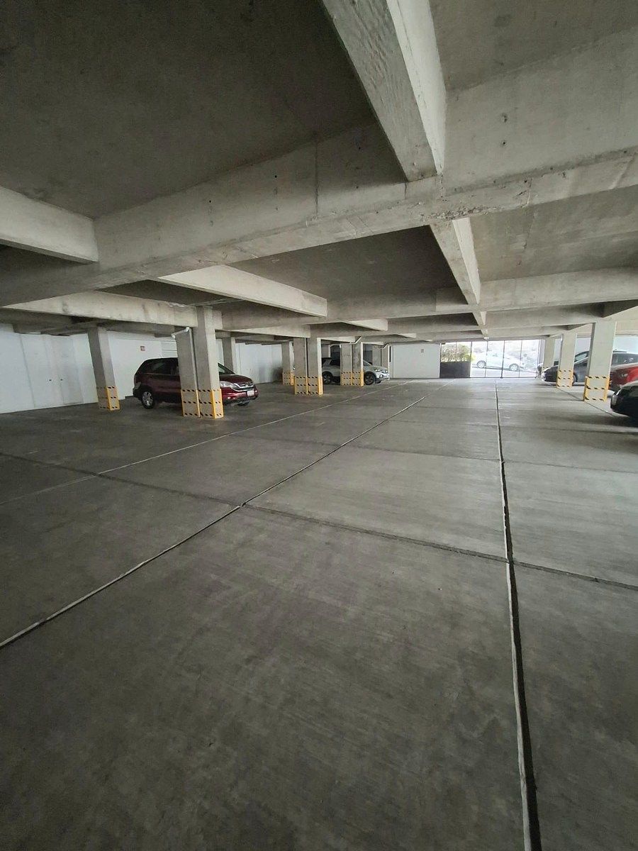 10 de 16: Estacionamiento