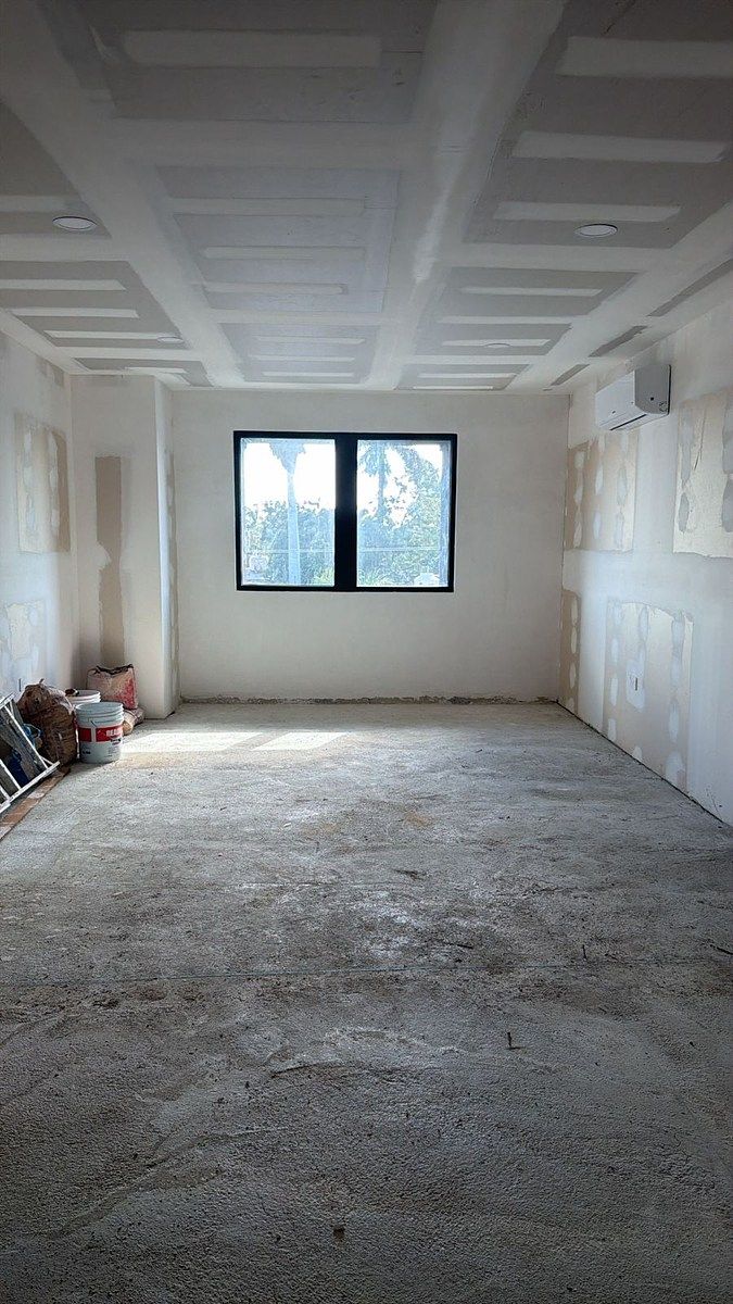 2 de 9: Oficina en proceso de remodelación