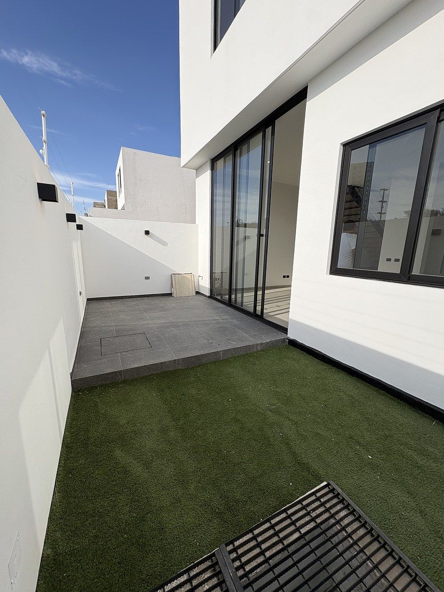 5 de 22: Terraza y Jardin