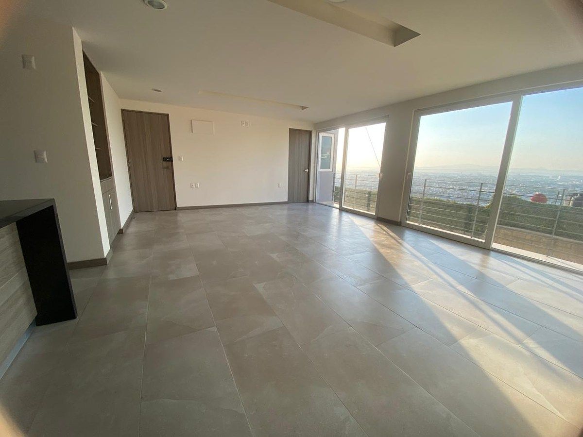 3 de 13: Sala y comedor