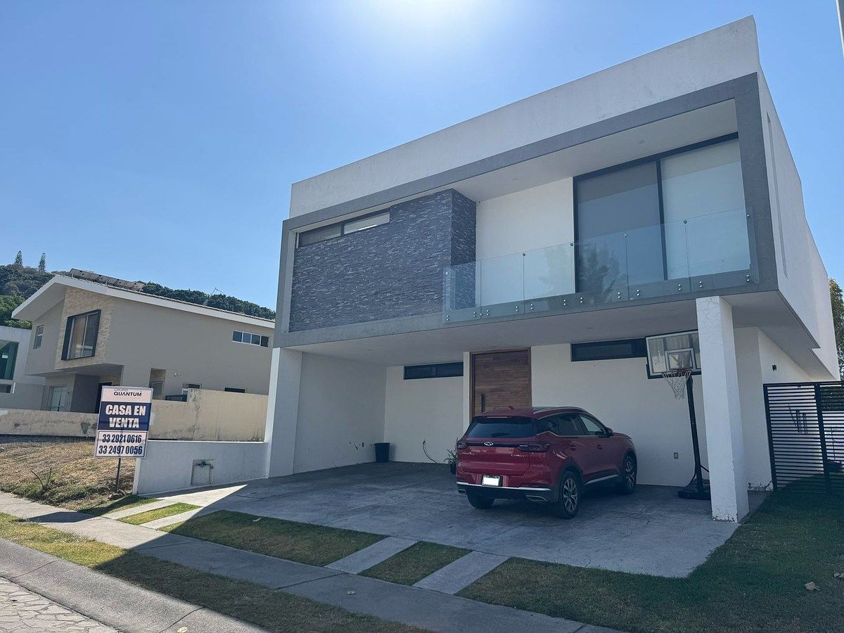 1 de 10: Fachada principal.