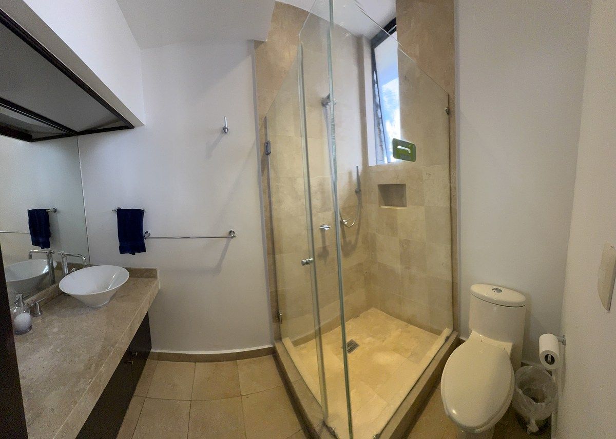 47 de 48: Baño completo de salon Juegos