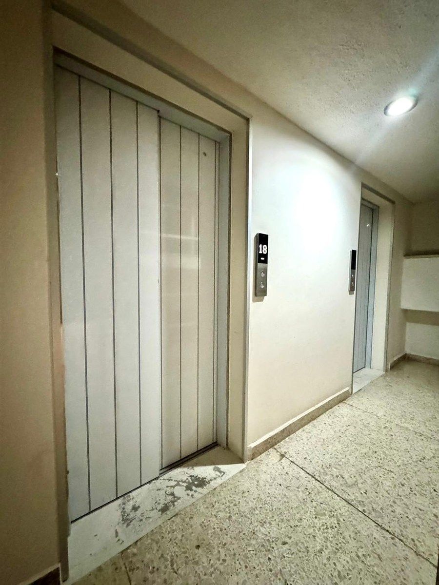 21 de 39: Elevadores de servicio