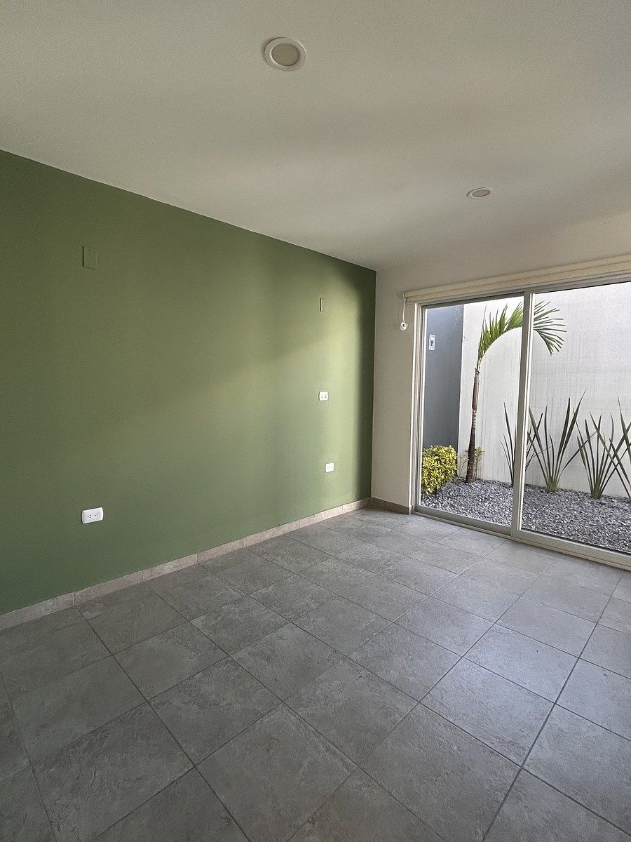 15 de 23: Oficina, estudio, o recámara con baño  en planta baja