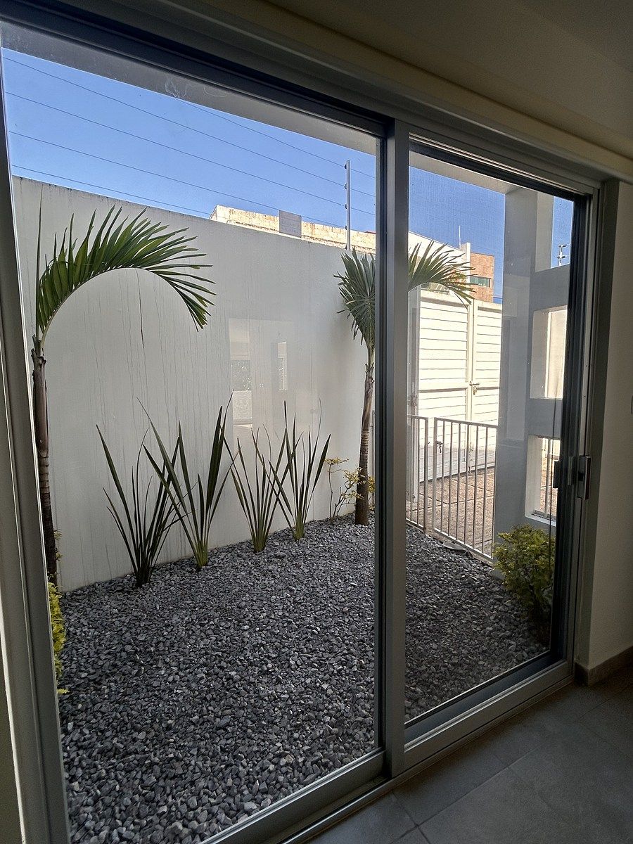 16 de 23: Jardín interior