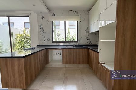 CASA À VENDA COM PREÇO NEGOCIÁVEL EM ZIBATÁ, QUERÉTARO