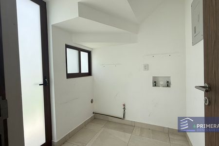 CASA À VENDA COM PREÇO NEGOCIÁVEL EM ZIBATÁ, QUERÉTARO