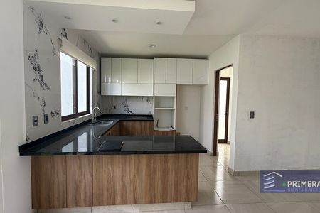 CASA À VENDA COM PREÇO NEGOCIÁVEL EM ZIBATÁ, QUERÉTARO
