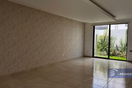 CASA À VENDA COM PREÇO NEGOCIÁVEL EM ZIBATÁ, QUERÉTARO