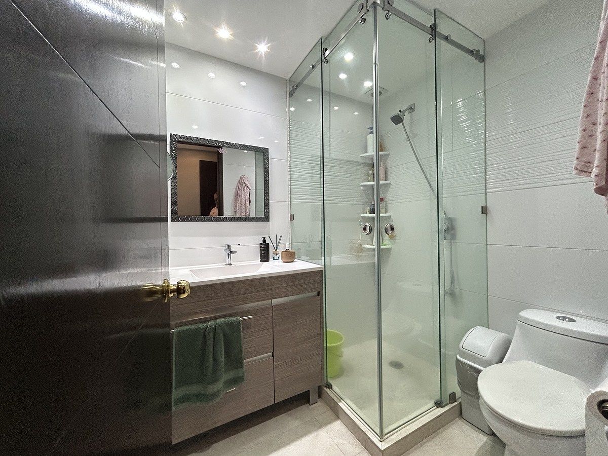 9 of 20: y baño comoleto