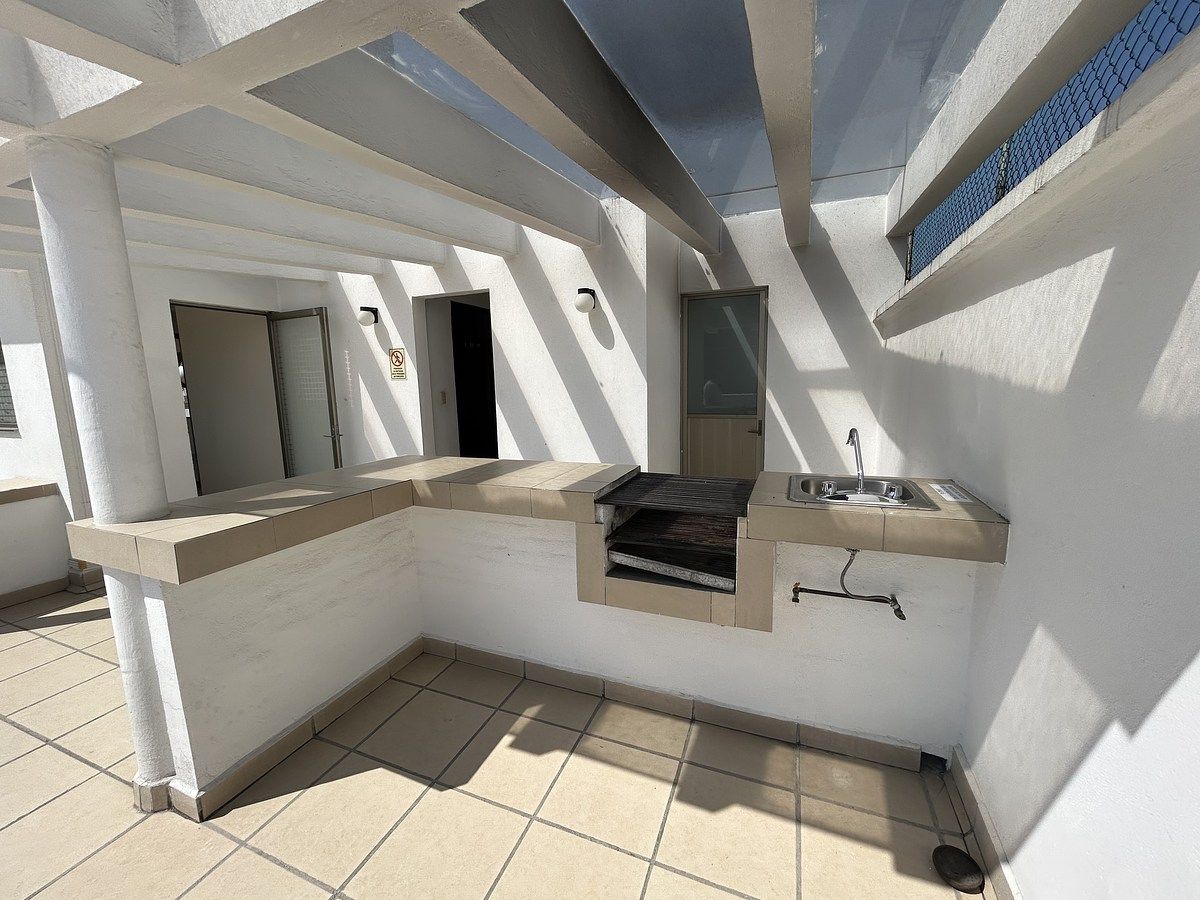 17 of 20: barra de roof