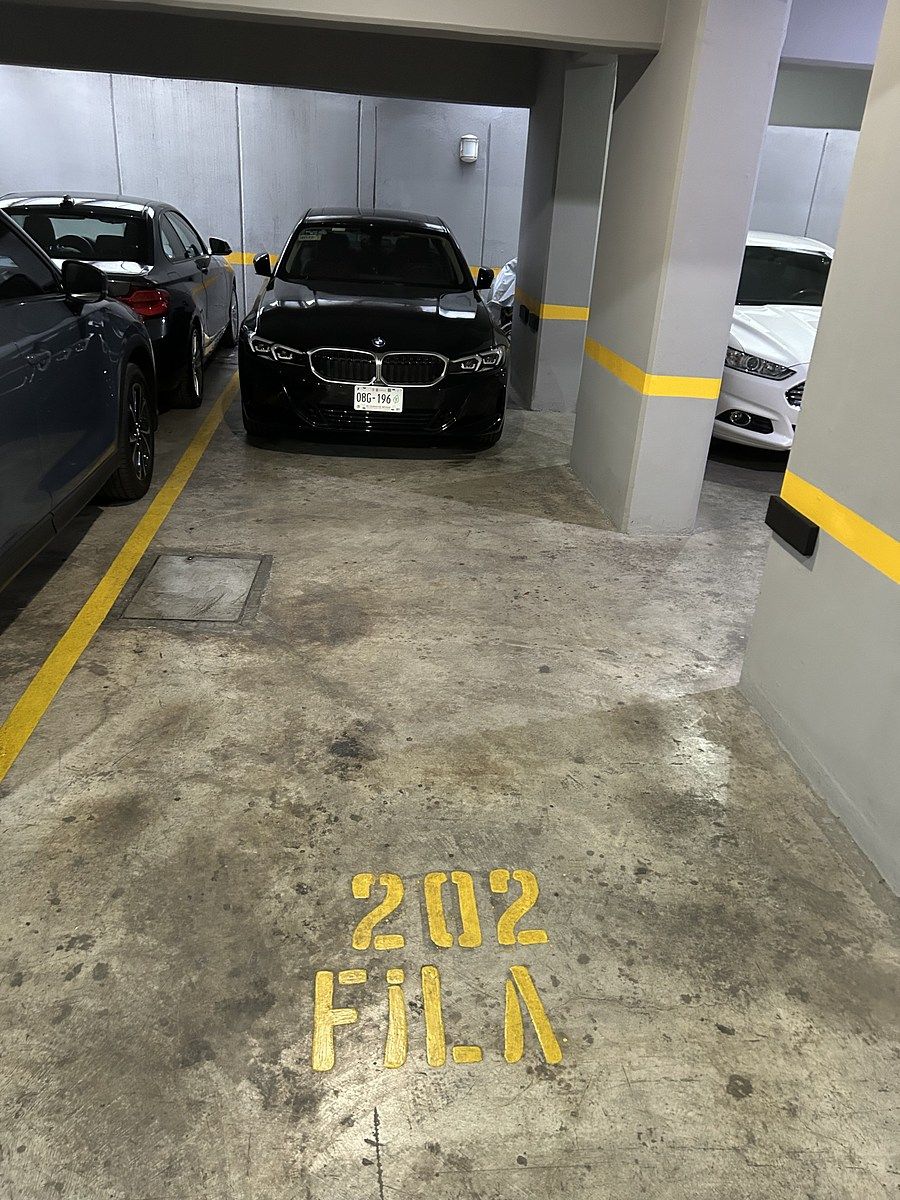 19 de 20: 3 y 4 lugares de estacionamiento