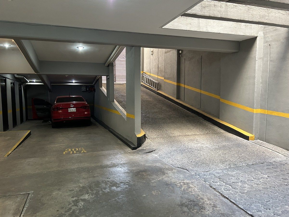 20 de 20: estacionamiento amplio