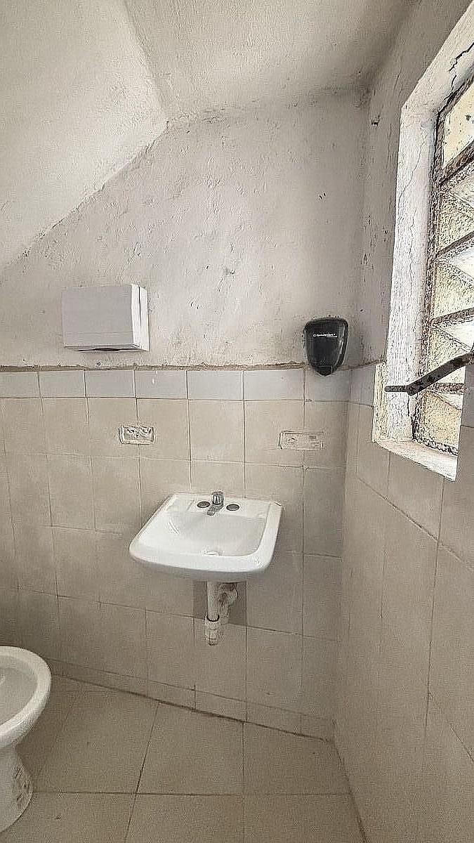 13 de 39: medio baño visitas