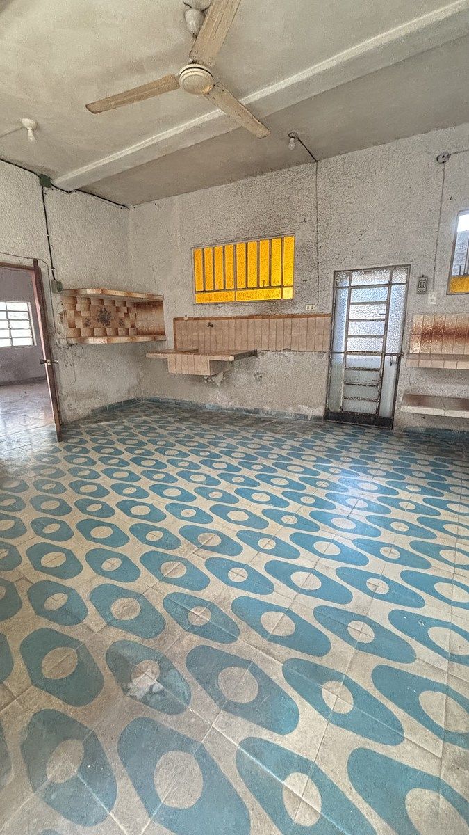 14 de 39: cocina con salida hacia el exterior