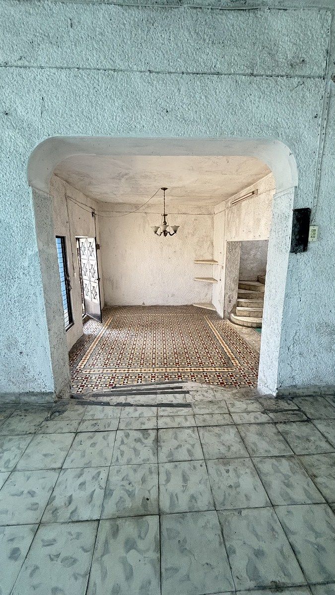 8 de 39: sala y desnivel