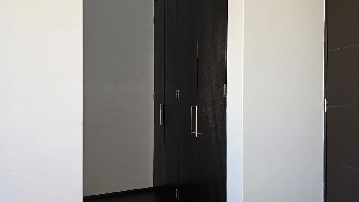 18 de 21: Closet vestidor recámara principal