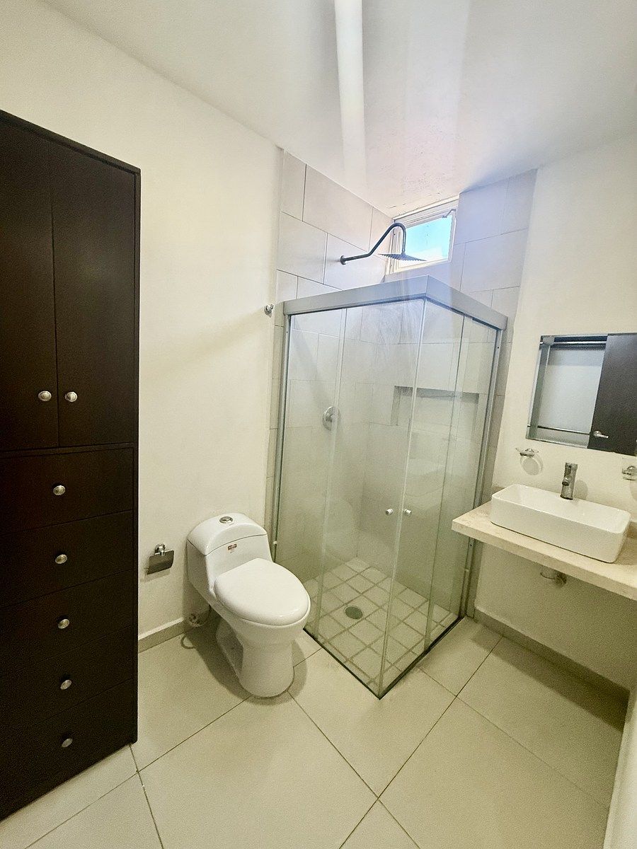 15 of 20: Baño habitación principal