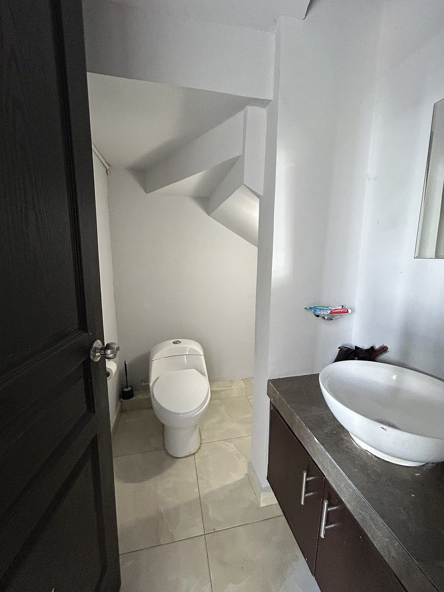 9 de 30: medio baño en planta baja