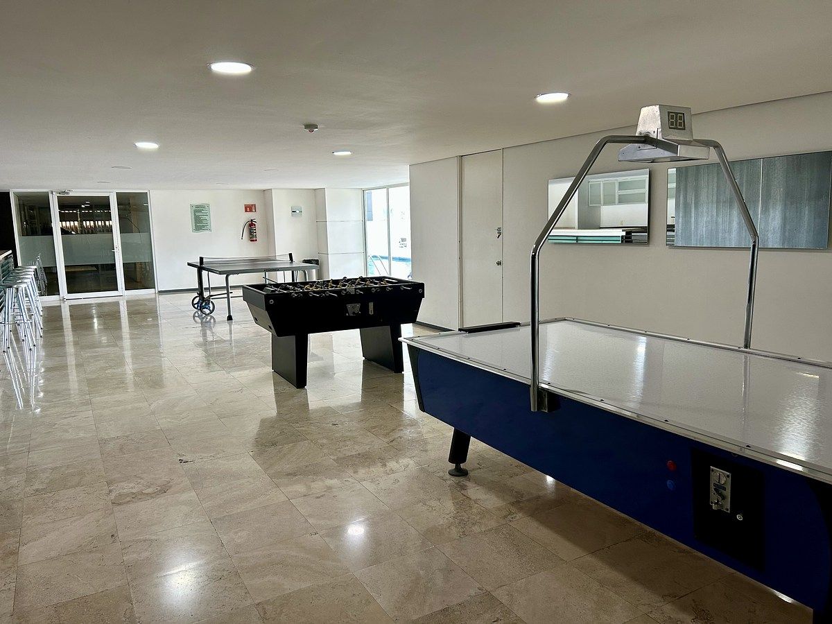 22 de 24: Salón de jovenes