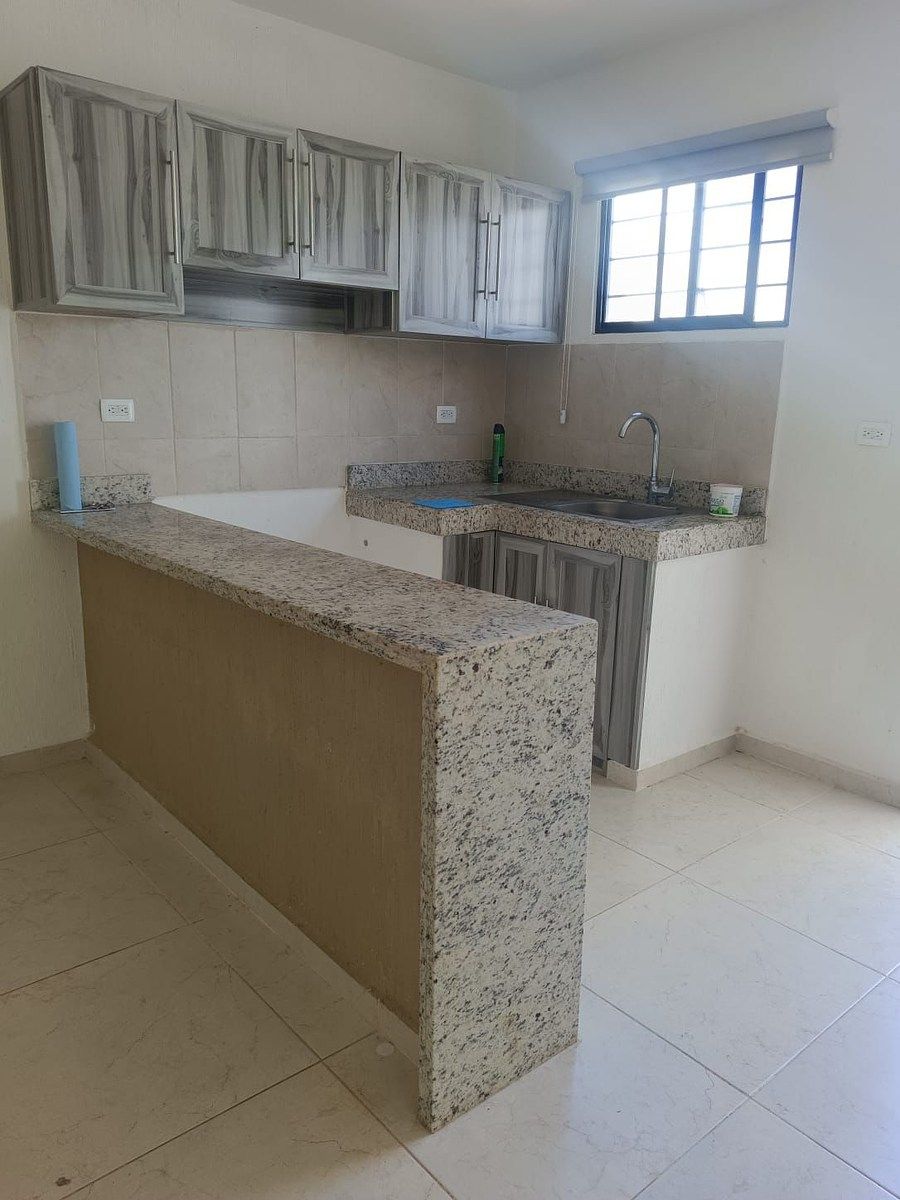 2 de 8: COCINA CON ALACENA