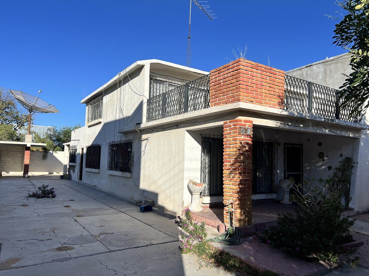 3 de 20: ACCESO A ESTACIONAMIENTO