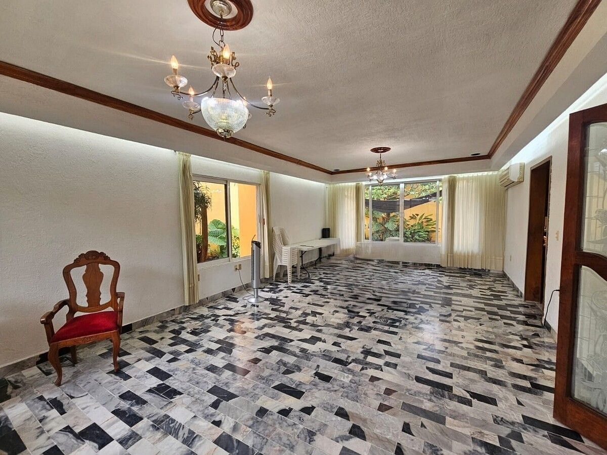 7 de 43: Espacio de sala y comedor climatizado